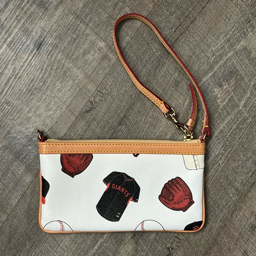 Women’s Dooney and Bourke San Francisco Giants Edition Wristlet Purse